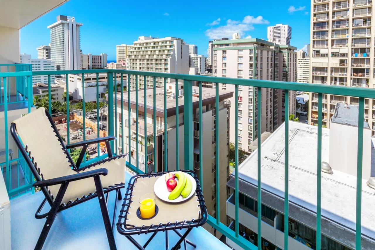 Aloha Vibes Await! Stylish Condo At Aloha Surf - Mountain And City Views Honolulu Exterior foto