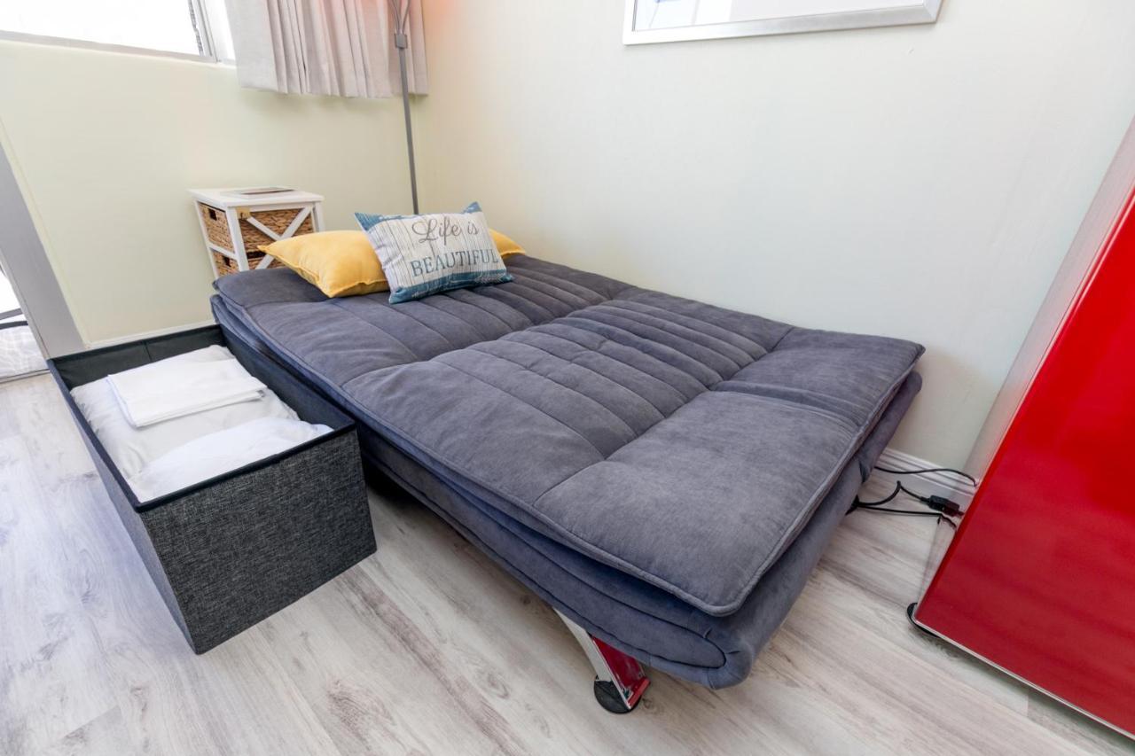 Aloha Vibes Await! Stylish Condo At Aloha Surf - Mountain And City Views Honolulu Exterior foto